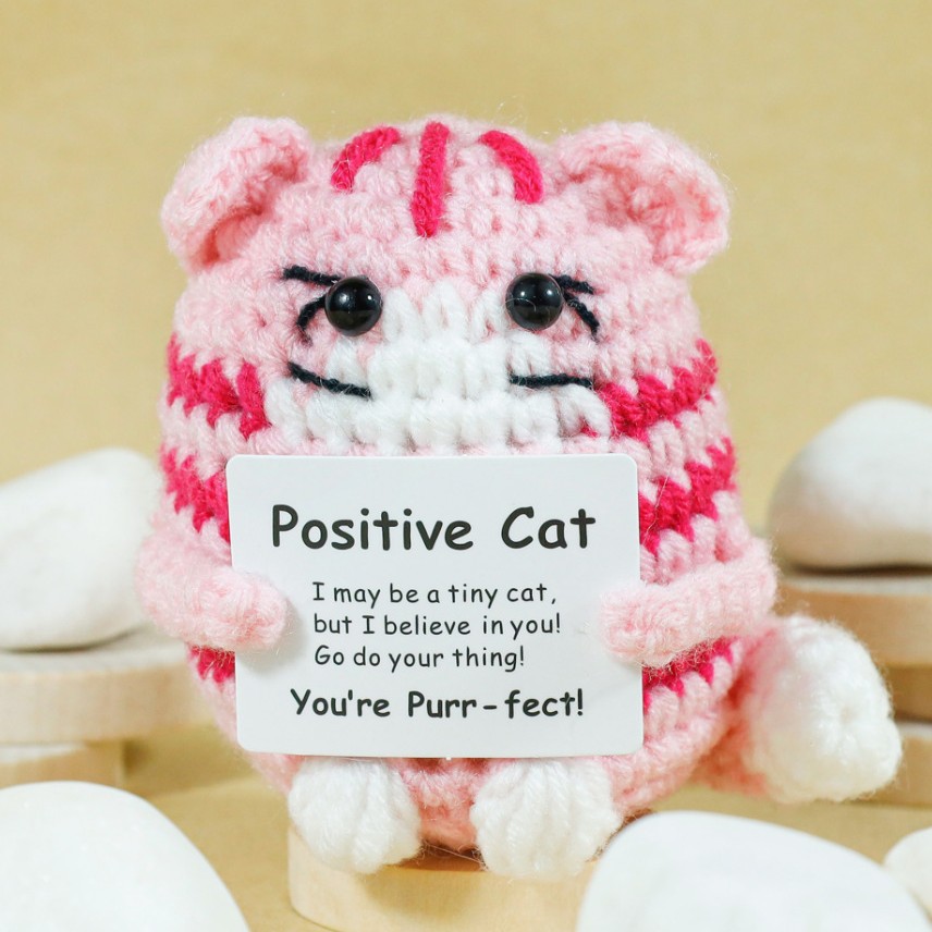 Home Textiles Today - 面白い編み物のポジティブな猫のぬいぐるみ、カード付き、家の部屋の装飾、手作りのニット猫のクリスマス人形飾り、クリスマスパーティーギフト